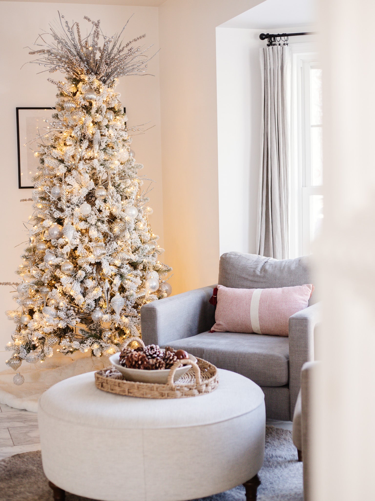 7.5' King Flock® Artificial Christmas Tree with 800 Warm White LED Lights - Image 8