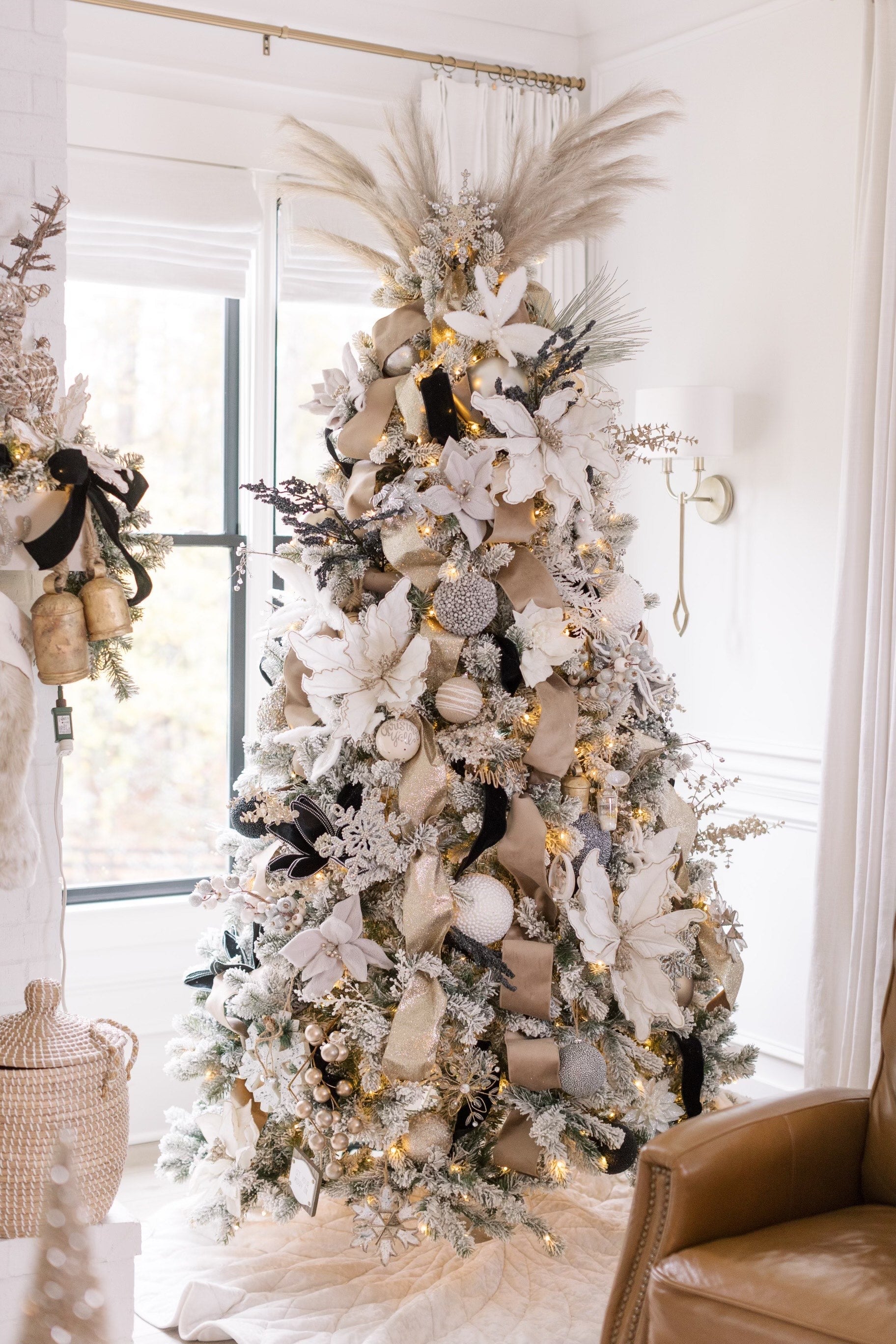 7.5' King Flock® Artificial Christmas Tree with 800 Warm White LED Lights - Image 6