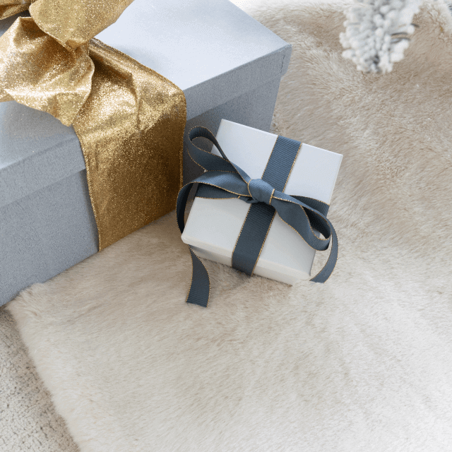 72" King Snow Faux Fur Tree Skirt - Image 5