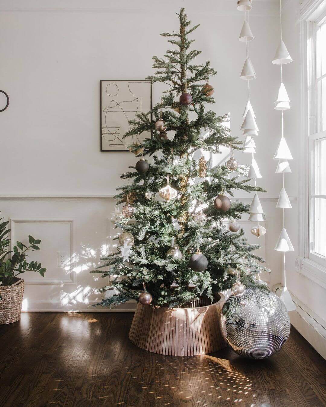 8' King Noble Fir Tree Unlit - OPEN BOX - FINAL SALE - Image 9