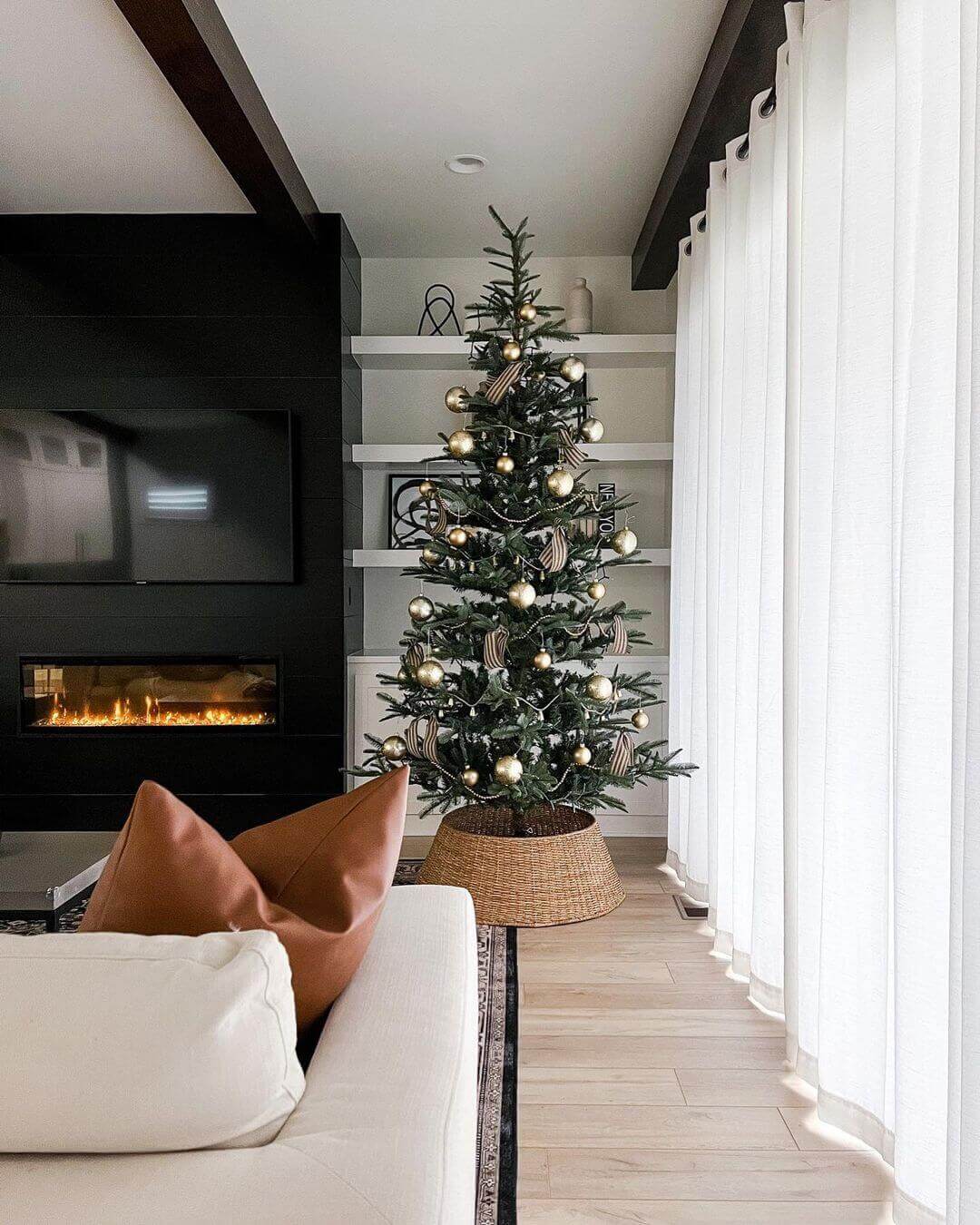 7' King Noble Fir Artificial Christmas Tree Unlit - Image 5