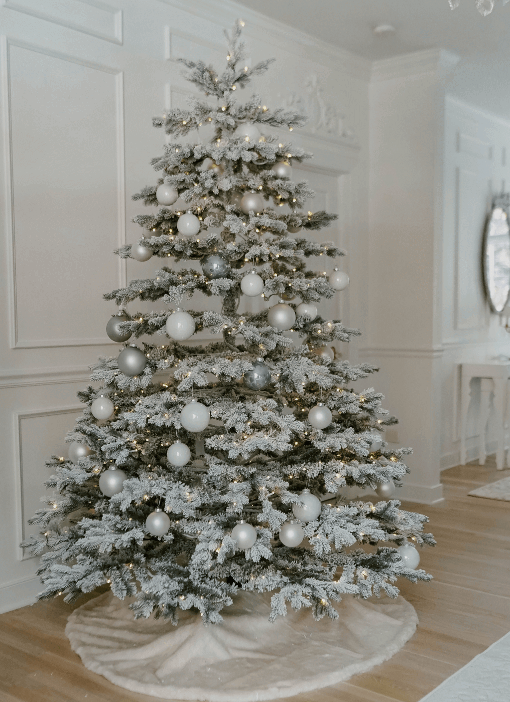 7.5' Rushmore Flock Artificial Christmas Tree 750 Warm White LED Lights - Image 4