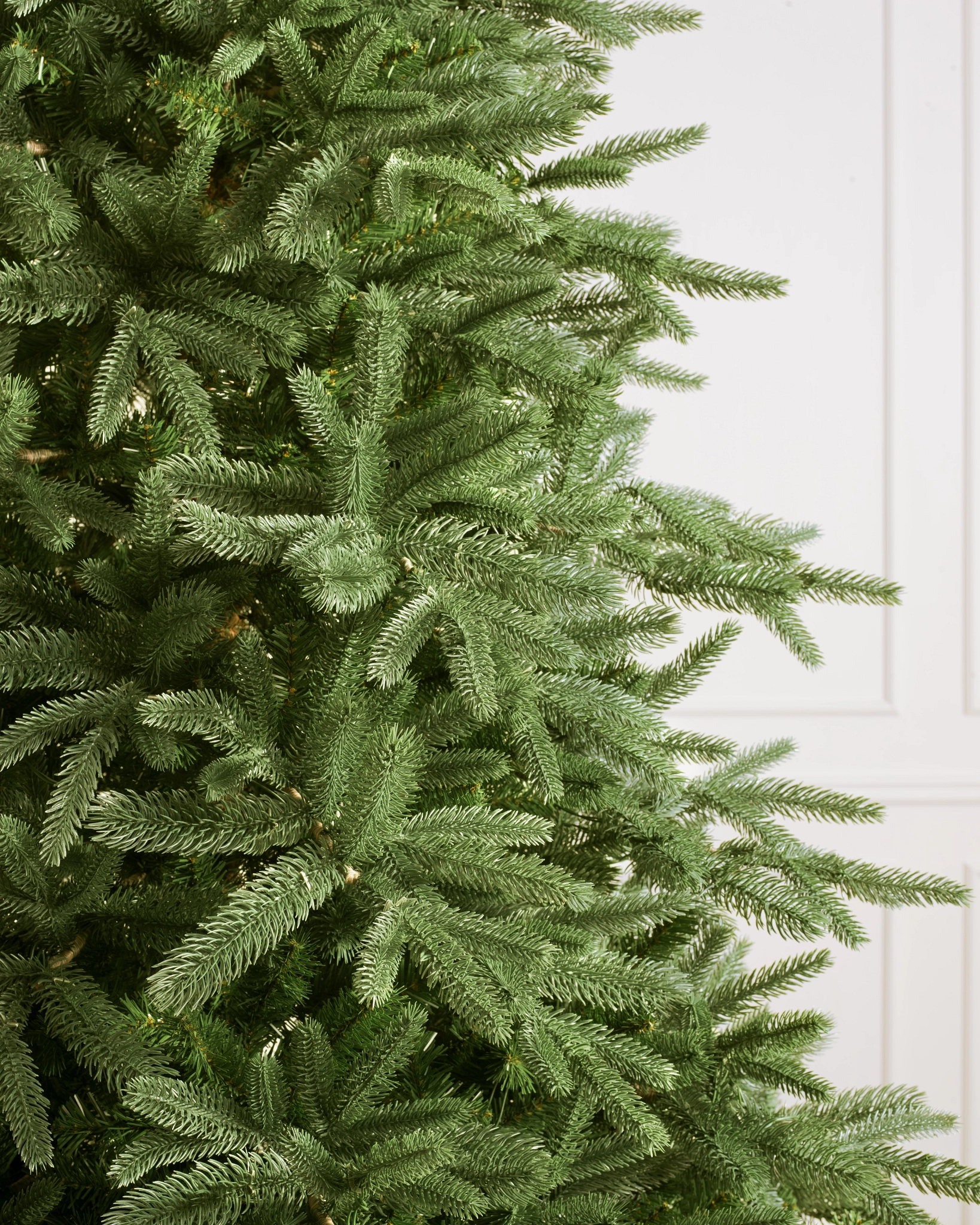 Saratoga Spruce Christmas Tree - Image 3